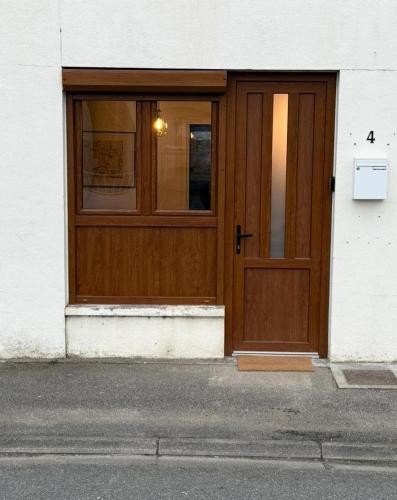 Le Saint Laurent apartment in แซ็ง-โลรอง-ซูร์-กอร์