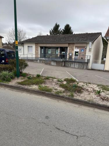 Le Saint Laurent apartment in แซ็ง-โลรอง-ซูร์-กอร์