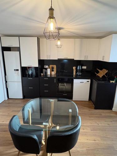 Le Saint Laurent apartment in แซ็ง-โลรอง-ซูร์-กอร์