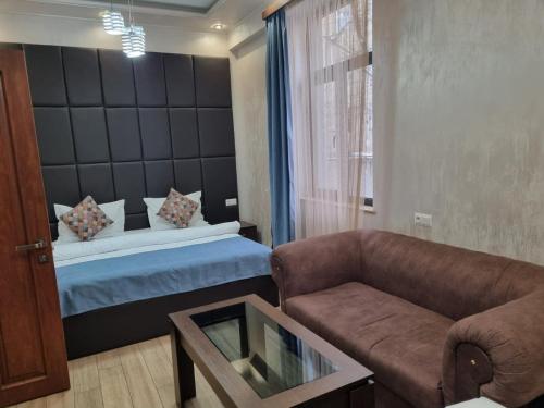 Days Hotel