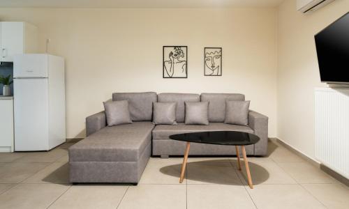 Elysee apartment 5 - Tap to explore photos