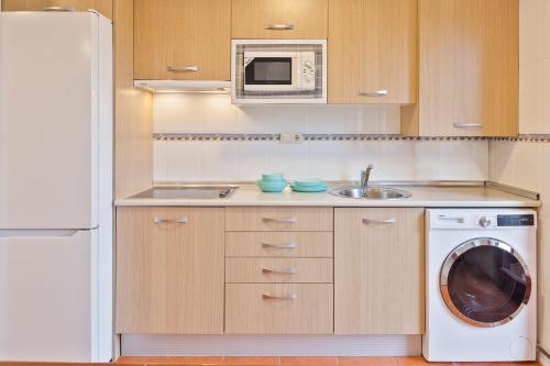 2 bedrooms, 4 beds