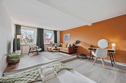 MAISUITES Sperling - Zentrale Ferienwohnung mit Boxspringbett, Kaffeevollautomat, WLAN & seitlichem Seeblick in Mölln, Deutschland