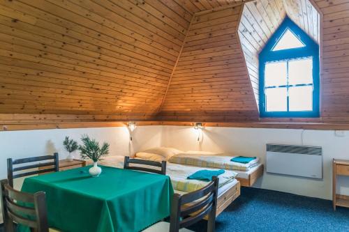 2 double beds