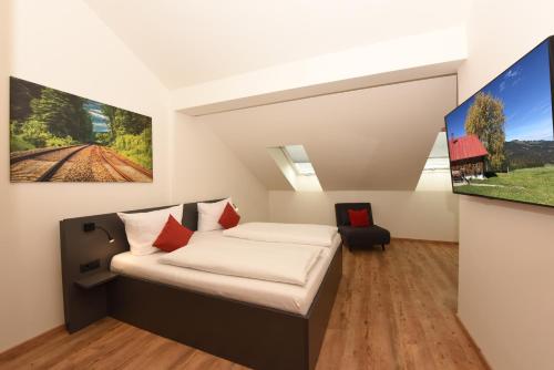 1 king bed, 1 sofa bed