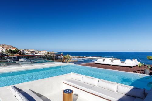 Exterior view of Sapphire Shores- Beachfront Retreat Zillion Villa by etouri