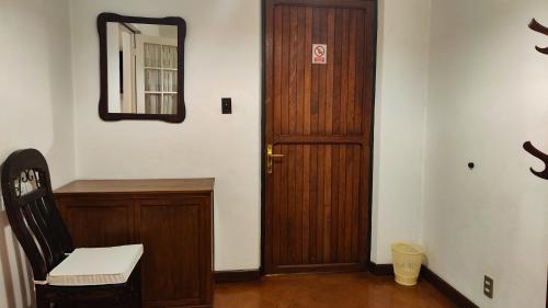 Deluxe Double Room image 9