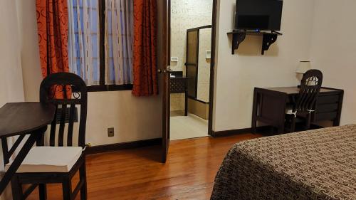 Deluxe Double Room image 4