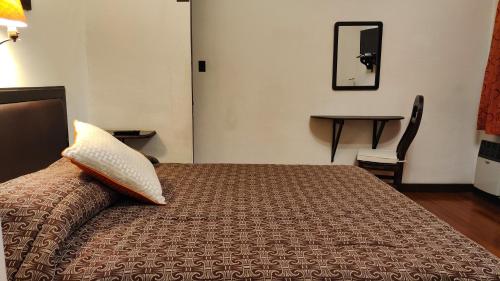 Deluxe Double Room image 6