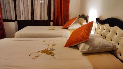 Double or Twin Room image 7