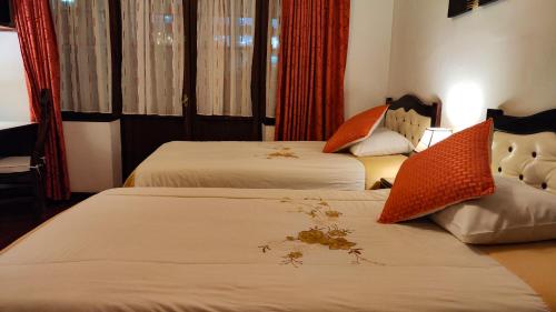 Double or Twin Room image 8