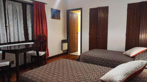 Double or Twin Room image 2