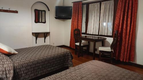Double or Twin Room image 3