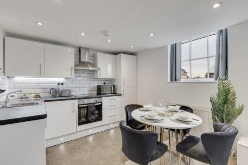 Stylish stay Ware town with parking in Ware