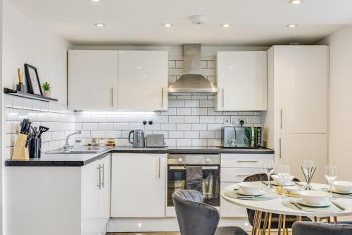 Stylish stay Ware town with parking in Ware