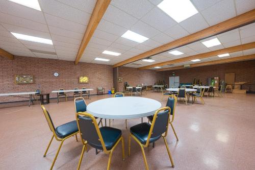 Banketisaal, Travelodge Inn & Suites by Wyndham Saint Helens OR in Saint Helens (OR)