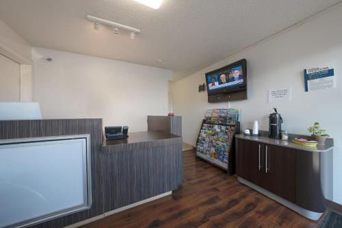 Fuajee, Travelodge Inn & Suites by Wyndham Saint Helens OR in Saint Helens (OR)