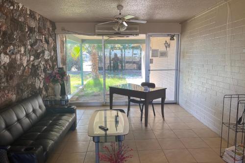 OYO Hotel Yuma AZ Desert Grove - 로비
