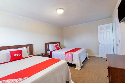 2 queen beds