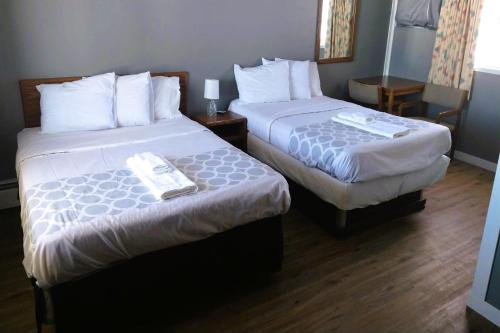2 double beds