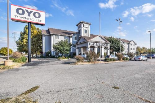 OYO Townhouse Oklahoma City Airport in Oklahoma City, USA