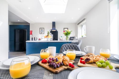 Seadmed, Charfield charm in Tortworth