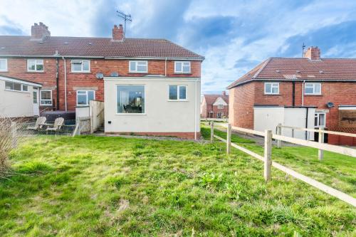 Aed, Charfield charm in Tortworth