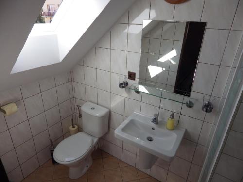  Double Room image 2