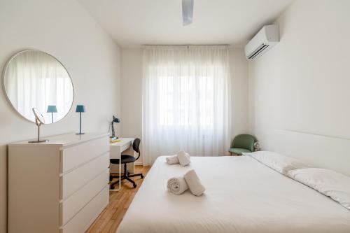 [City Life-Corso Como] Flat with private balcony, Милан
