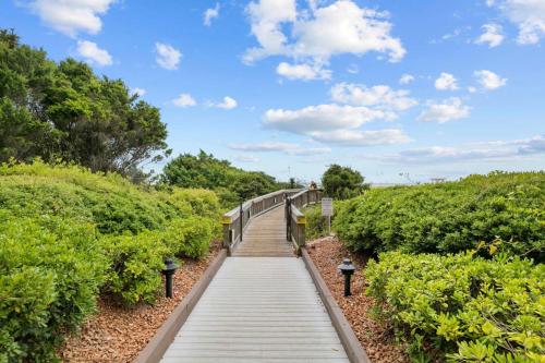 Cozy Oceanfront Condo Pool FREE Tickets M124