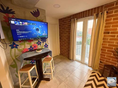 Habitación, Central Location, Secure & Vibrant Night Life! in Guatemala