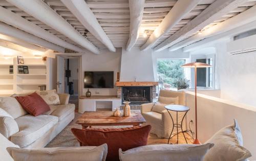 Létesítmények, CASA EL MOLI DE CAN BURJATS con piscina y chimenea in Montras