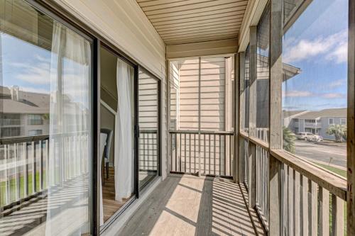 5 Min to Beach and Golf w Pool