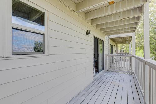 5 Min to Beach and Golf w Pool