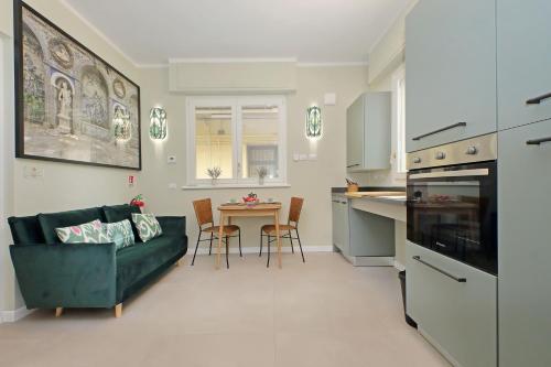 Gioia's Flat, Roma