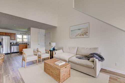 5 Min to Beach and Golf w Pool