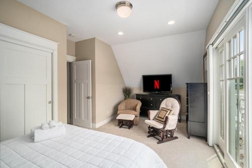 Lake Effect 3BR Home Steps to Everything 27 - image 4