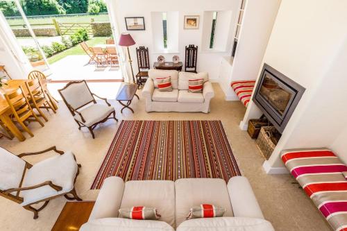 Luxury barn in Cotswolds with natural pool in Hailey