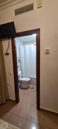 Single Room image 4