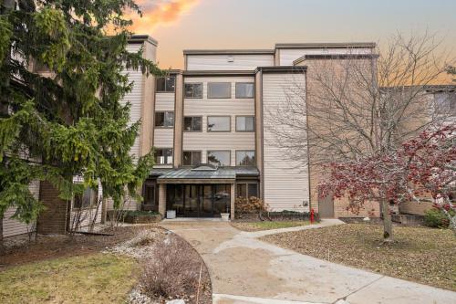 Newly Updated Lakeview Golf Retreat 1BDR Condo Resort 5057 - image 14