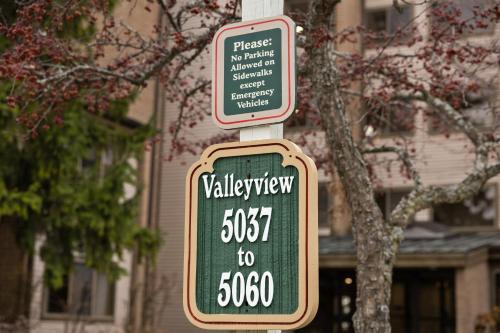 Newly Updated Lakeview Golf Retreat 1BDR Condo Resort 5057 - image 7