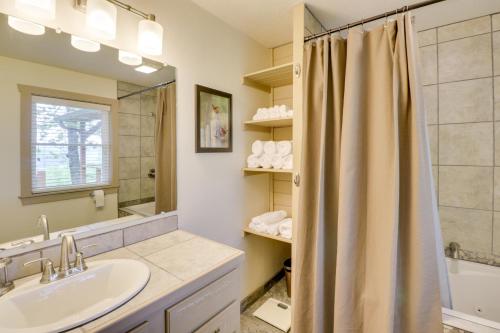 Elegant Mountain View Cabin with Large Deck! - image 9