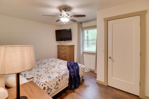 Elegant Mountain View Cabin with Large Deck! - image 12
