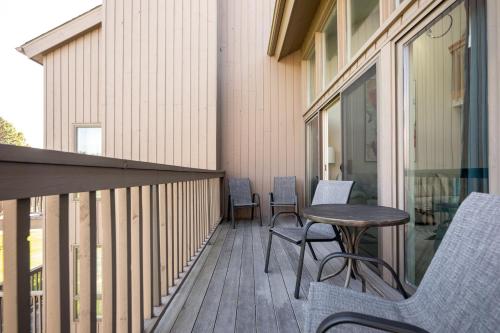 Stunning Retreat 2BR Loft Golf Course Condo 5549 - image 5
