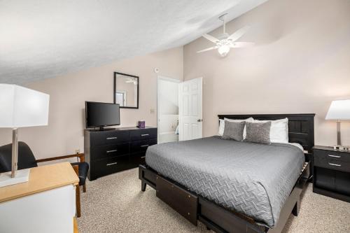 Stunning Retreat 2BR Loft Golf Course Condo 5549 - image 13
