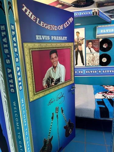 ELVIS Attic Airport & City 4