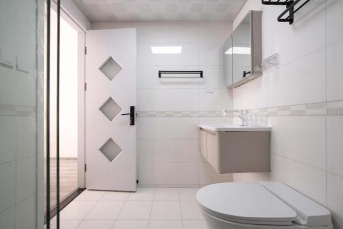 Two-Bedroom Apartment with Balcony image 10