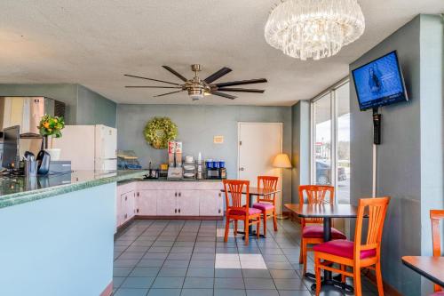 Days Inn by Wyndham Mountain View - image 9