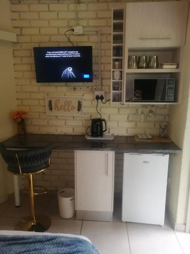 Aneiwa airport lodge