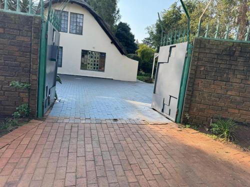 Aneiwa airport lodge